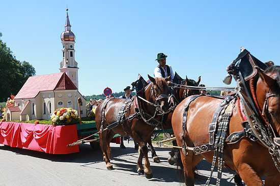 Leonhardi Fahrt Siegertsbrunn (©Foto: Martin Schmitz)